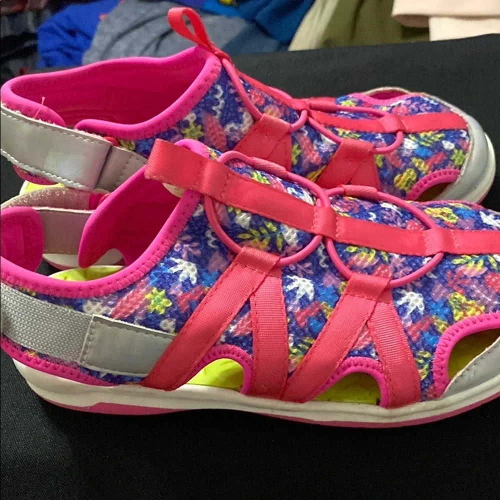 LANDS END GIRLS SIZE 3‎ MULTICOLOR SANDALS WATER SHOES with HOOK AND LOOP Straps